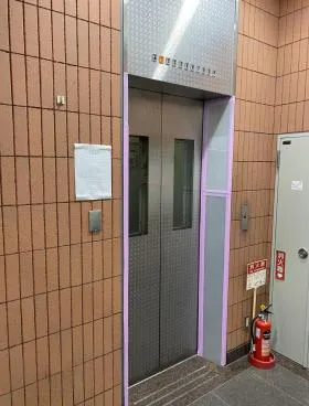 赤レンガ通リビルの外観