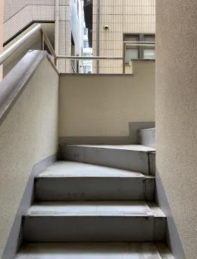 赤レンガ通リビルの外観