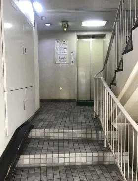 第1横山ビルの外観