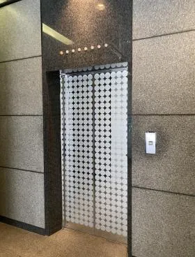 クレインズパークビルの外観