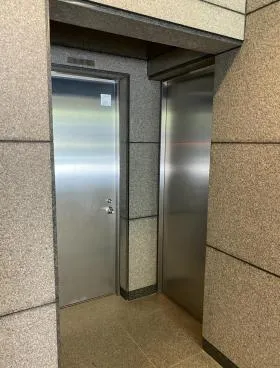 クレインズパークビルの外観