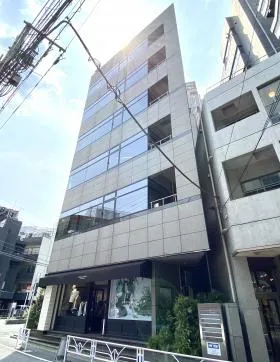 クレインズパークビルの外観