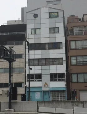 A(アート)ビルディングビルの外観