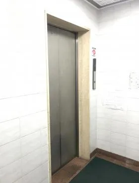鈴仙ビルの外観