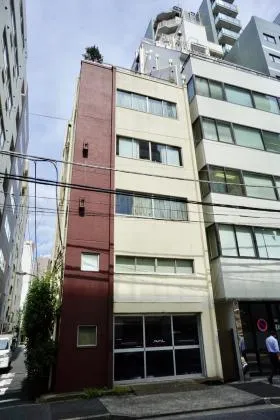 東信ビルの外観