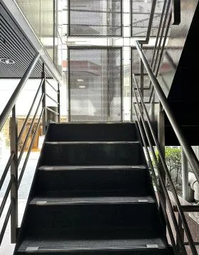 ヴェルデイ新橋ビルの外観