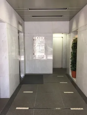 三栄ビルの外観