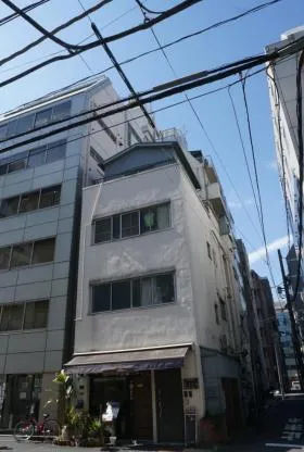 江成ビルの外観