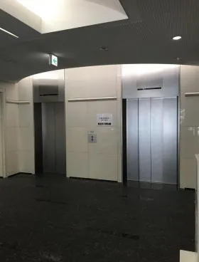 A-PLACE青山(旧:青山プラザ)ビルの外観