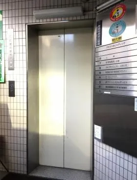 アタゴ小林ビルの外観