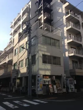 新生ビルの外観