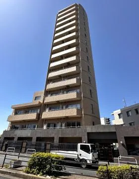 クローバー六本木ビルの外観