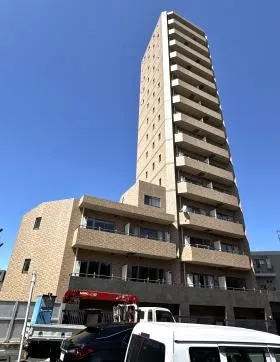 クローバー六本木ビルの外観