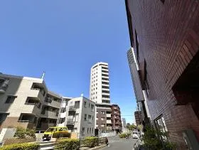 クローバー六本木ビルの外観
