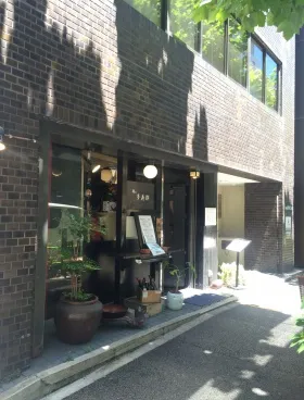 新橋田中ビルの外観
