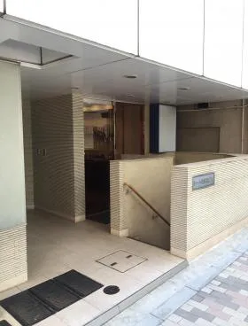 ルート西新橋ビルの外観