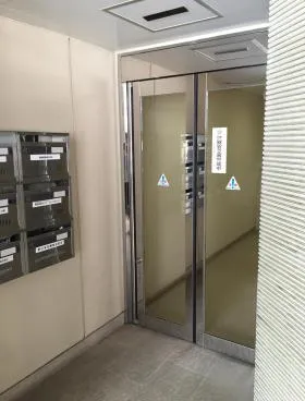 ルート西新橋ビルの外観