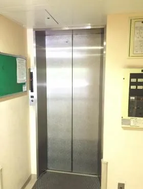 ルート西新橋ビルの外観