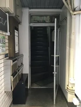 三栄ビルの外観