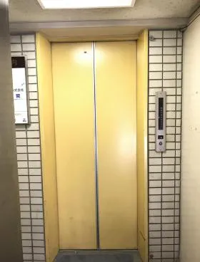 内山ビルの外観