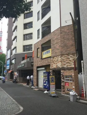 プロヴァンスO・M審美館ビルの外観