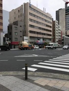 シモミチビルの外観