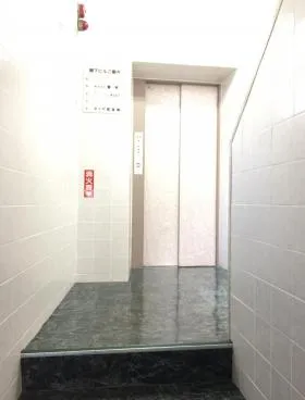 柳下ビルの外観
