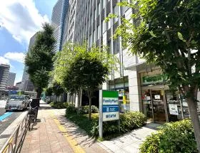 ファミリーマートを通過する