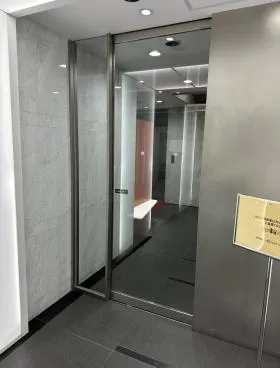 岩本町寿共同ビルの外観