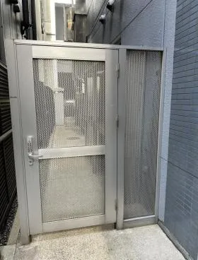 岩本町寿共同ビルの外観