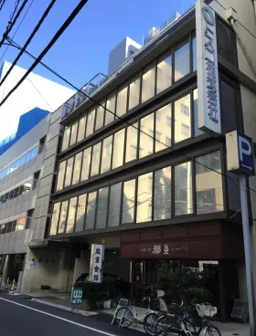 麻業会館の外観