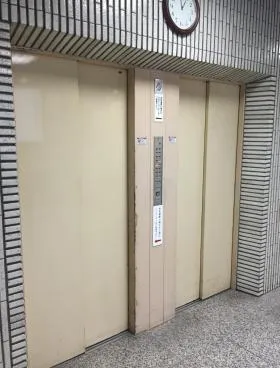 麻業会館の外観