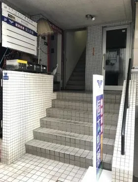 第一KNビルの外観