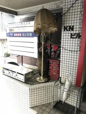 第一KNビルの外観
