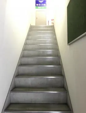 第一KNビルの外観
