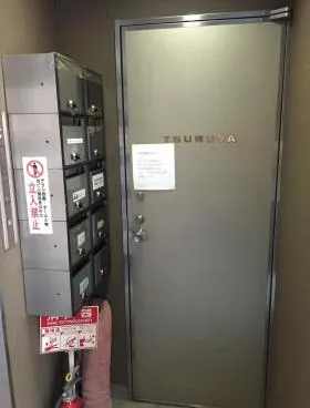 つるやビルの外観