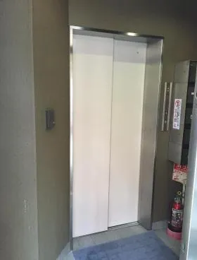 つるやビルの外観