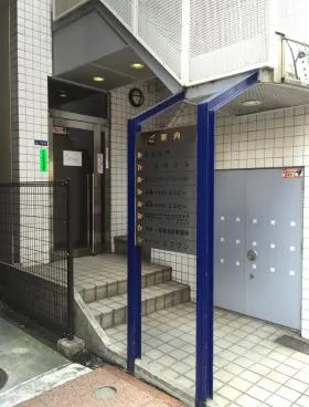 つるやビルの外観