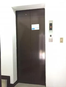 鈴木ビルの外観