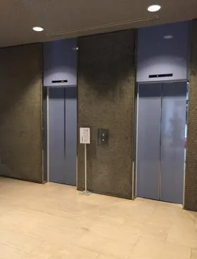建築会館の外観