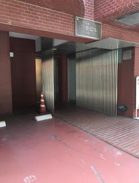 三愛ビル梅館の外観