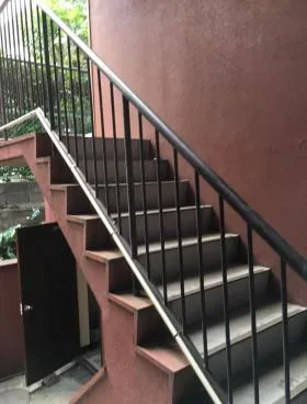 三愛ビル梅館の外観