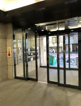グレイス泉岳寺前ビルの外観