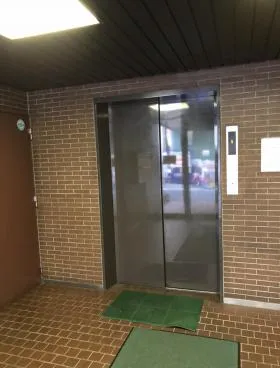 近源ビルの外観