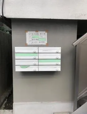 科研ビルの外観