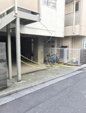 科研ビルの外観