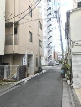 科研ビルの外観