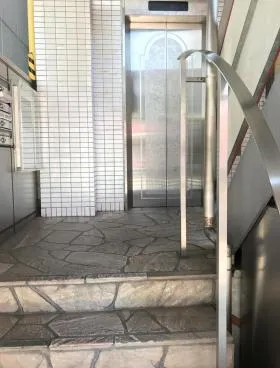 工新別館ビルの外観