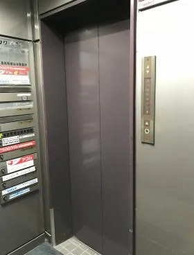 キカワダビルの外観