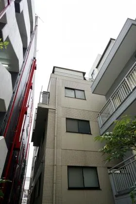 山根ビルの外観